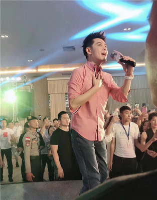 潘美辰經(jīng)紀(jì)人攜小紅書(shū)合作，攜手廣東星燦國(guó)際共推明星演出服務(wù)