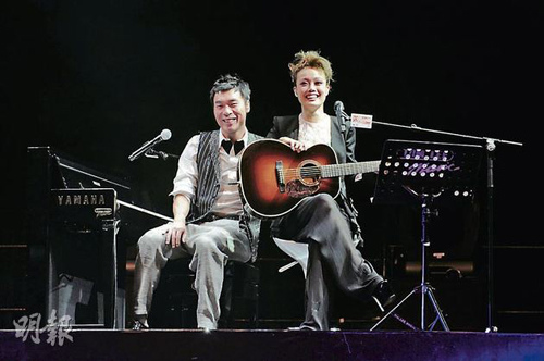 許志安演出互動(dòng)引發(fā)熱議，經(jīng)紀(jì)人澄清婚訊傳聞